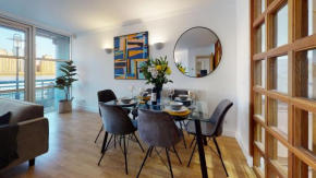 Docklands Riverside Superior 3 Bedroom Apartment by Delta Accomodation, London